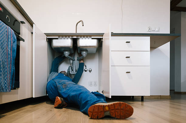 Professional Emergency Plumber technician working in Edelstein, IL